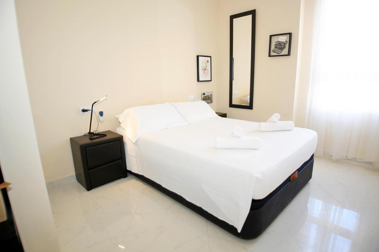 Ferienwohnung In Front Of The Sea With Ac And Pool Alicante Exterior foto